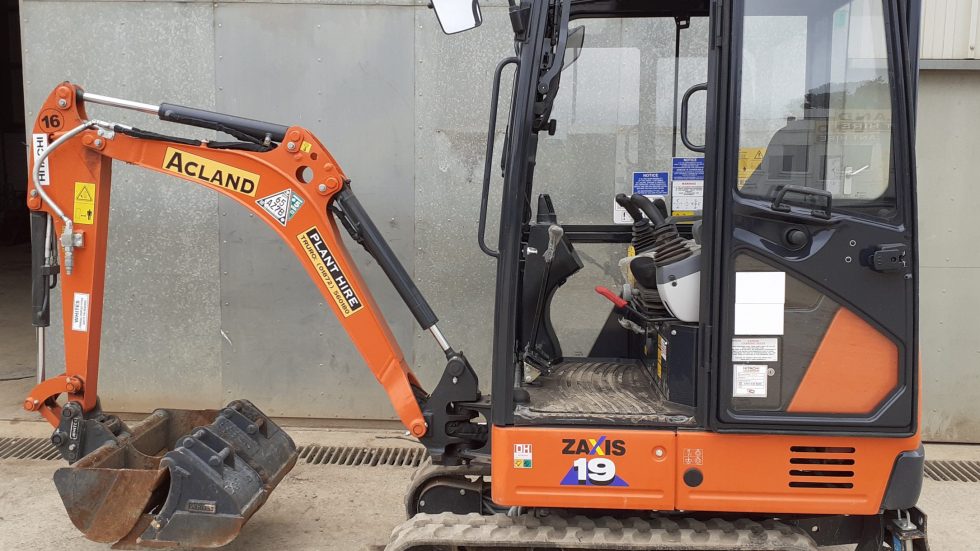 1.9T 3T MINI DIGGERS Acland Plant Hire